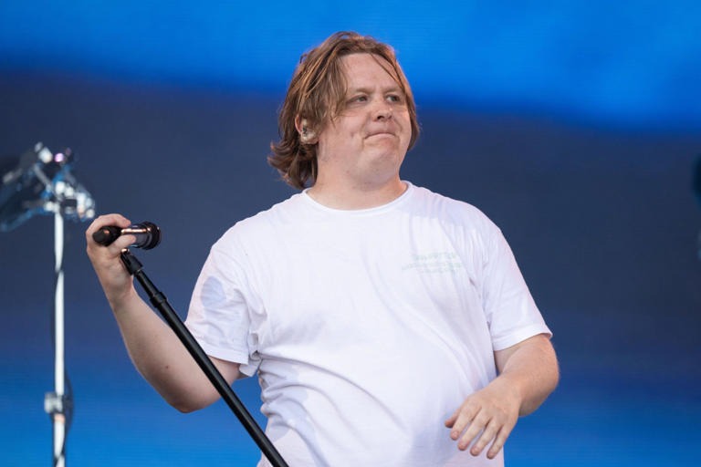 Lewis Capaldi returns to the stage for the first time after 2023