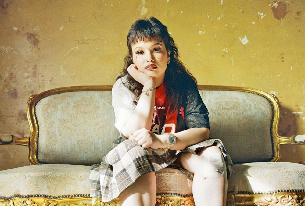 Lola Young Brings A New Self-Sabotaging Song 'D£aler'